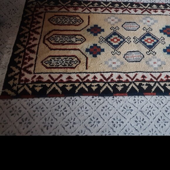 Beautiful Multicolor 2 x 4 Wool Rug (NO LABEL) - Picture 5 of 5